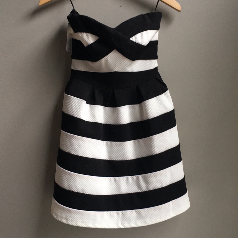 Black and white striped sweetheart neck mini dress